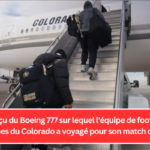 Un aperçu du Boeing 777 sur lequel l'équipe de football des Buffaloes du Colorado a voyagé pour son match de bowl